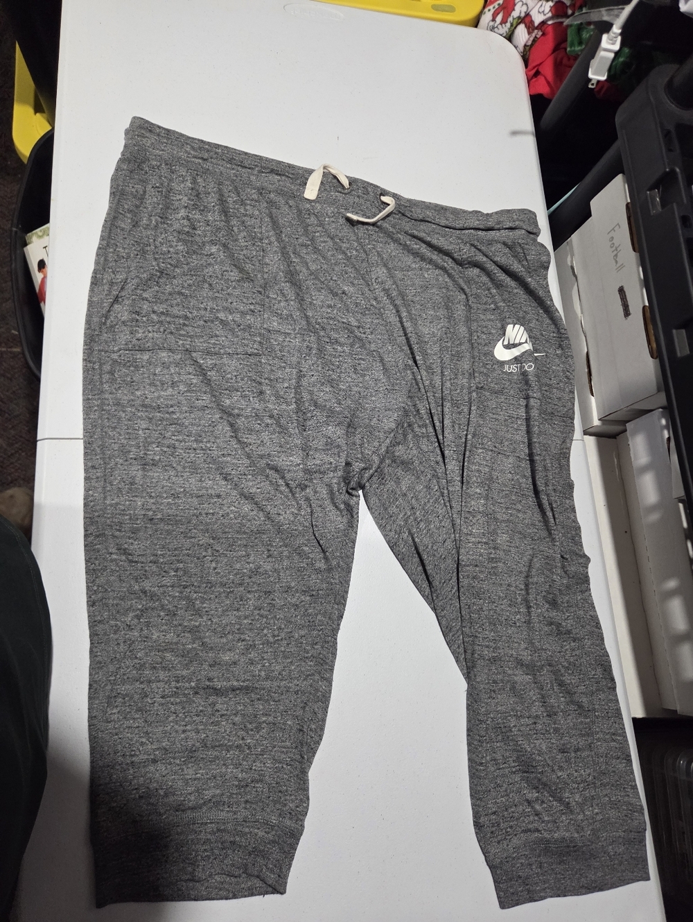 Nike Womens Heather Gray Jogger Sweatpants with White Logo